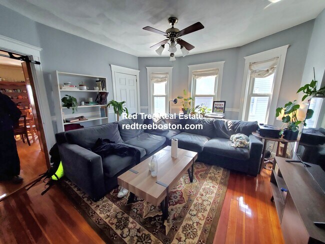 Photo - 121 Lowell St Unidad 2