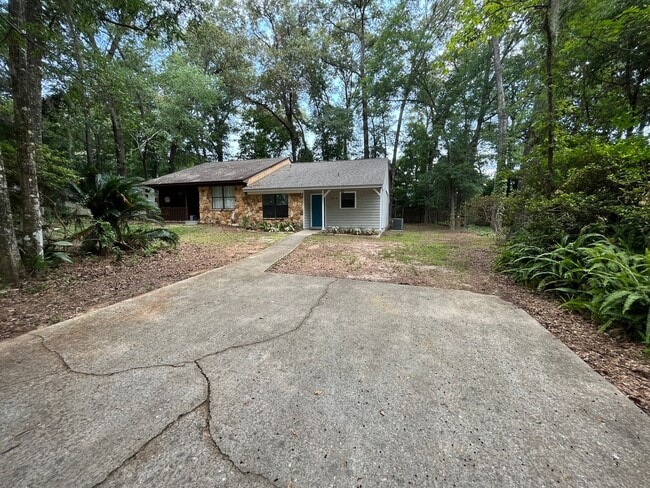 Photo - Recently Updated 2/1 Townhome off Mahan