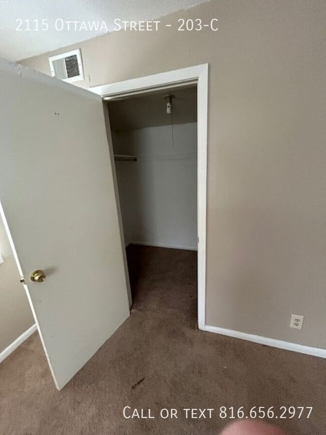Building Photo - 2115 Ottawa St Unit 203-C Rental
