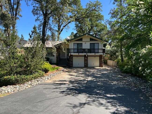 Building Photo - Rare short term lease with this 3/2 in Lake of the PInes - May or June-October