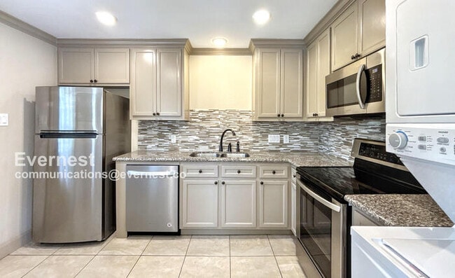 Photo - 3340 Blodgett St