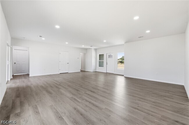 Photo - 1406 Ford Cir