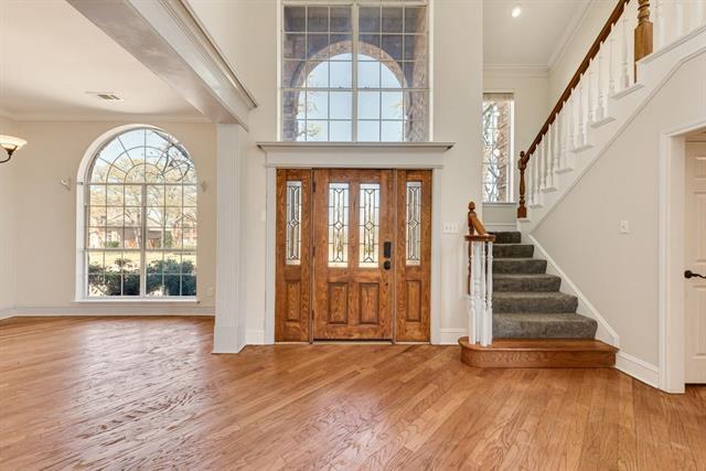 Photo - 608 Hawthorn Cir