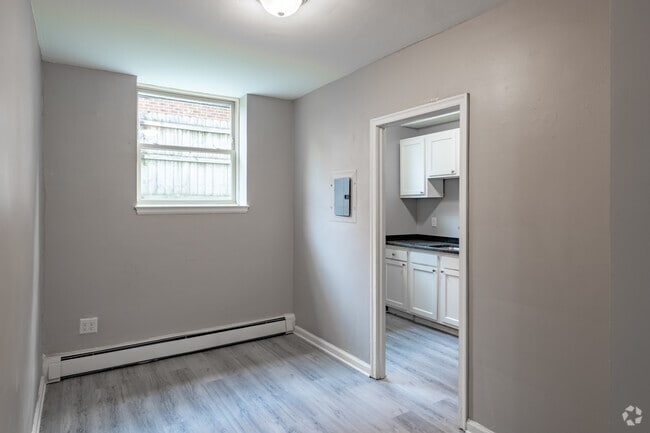 1BR, 1BA - 600SF - Dining Area