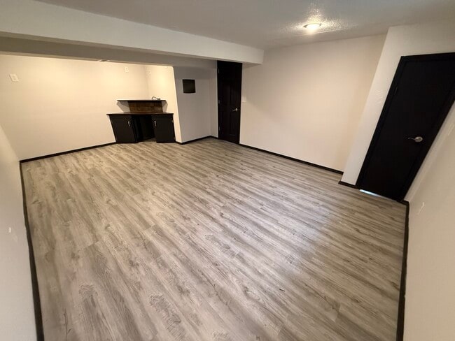 Building Photo - 2609 W 55th St