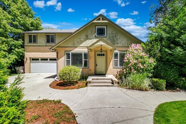 Building Photo - North End corner lot with garden and TONS ... Rental