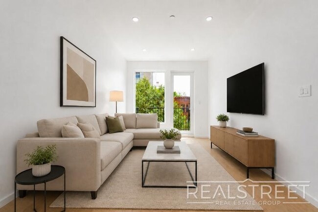 Photo - 2 Bed/ 2 Bath Penthouse Private roof deck Unit 4F