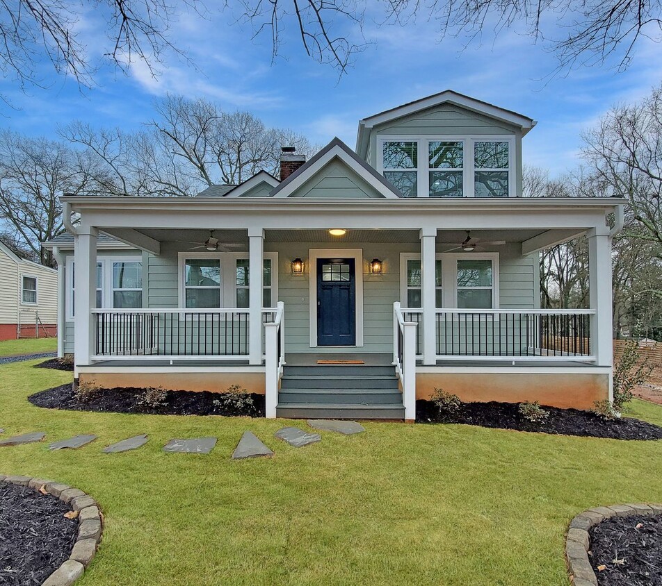 Minutes from Downtown Greenville in a Beau... - Minutes from Downtown Greenville in a Beau...