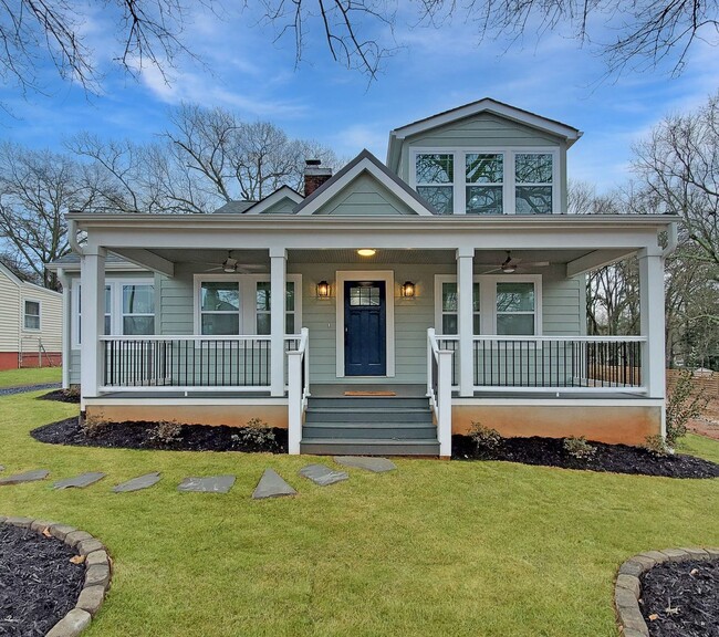 Minutes from Downtown Greenville in a Beau... - Minutes from Downtown Greenville in a Beau... House