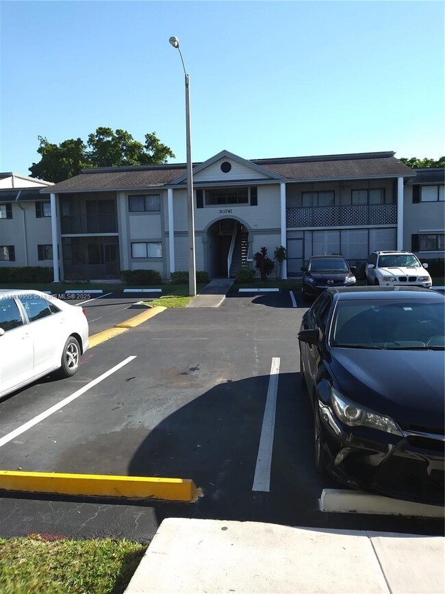 Building Photo - 20680 NE 4th Ct Unit 104 Rental