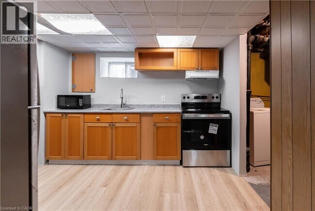 Photo - 337 E 33rd St