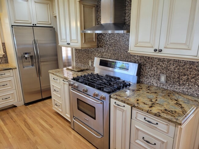 Photo - 7700 Mason Ave