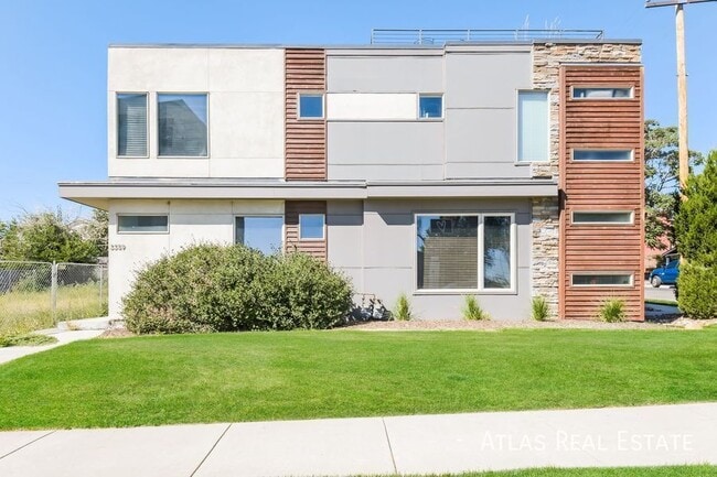 Photo - 3359 Mariposa St