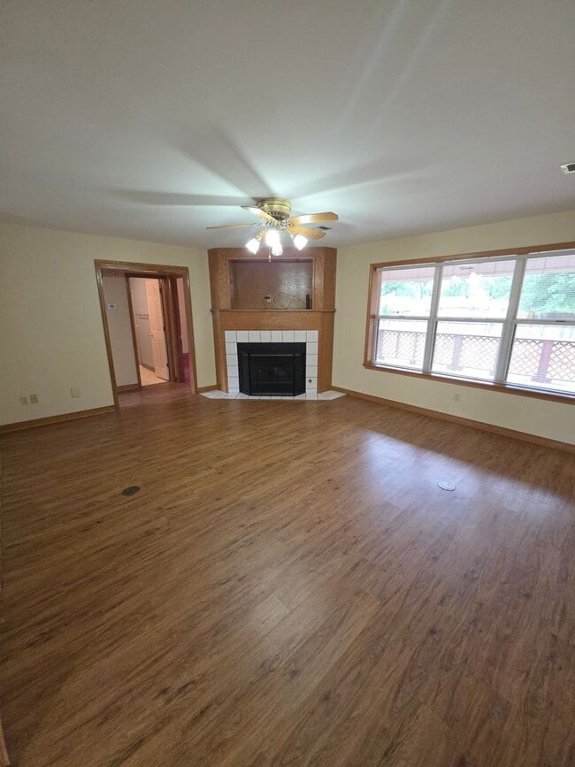 Photo - 801 S Phoenix Ave