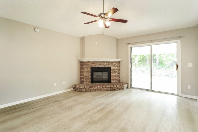 Photo - 2066 Tanager Dr