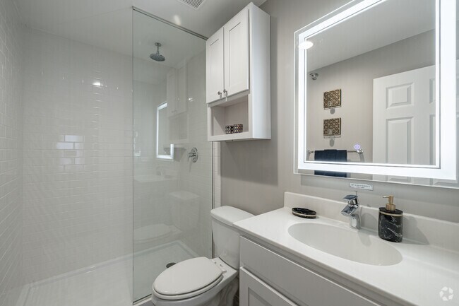 2BR, 2BA - 1,050SF - Bathroom