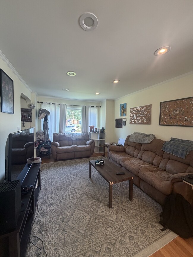 Photo - 5120 Sherwin Ave