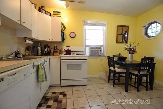 Building Photo - 153 Nonantum St Unit 1