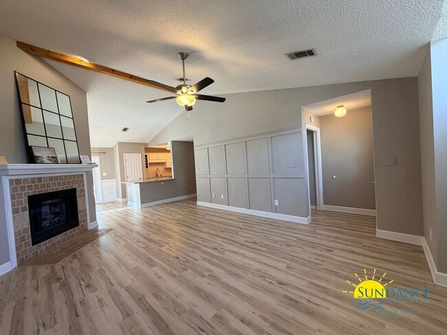 Photo - Charming Custom Details & Cul-de-Sac Living in Mary Esther!