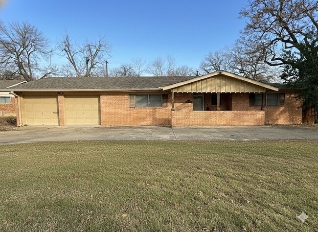 Building Photo - 7013 Meadowbrook Dr