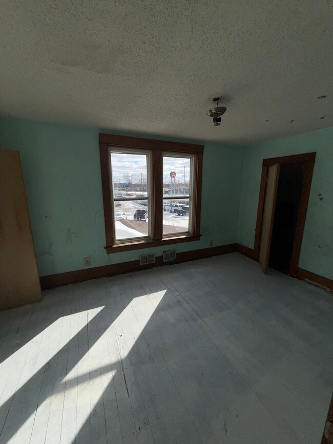 Photo - 111 E Livingston Dr