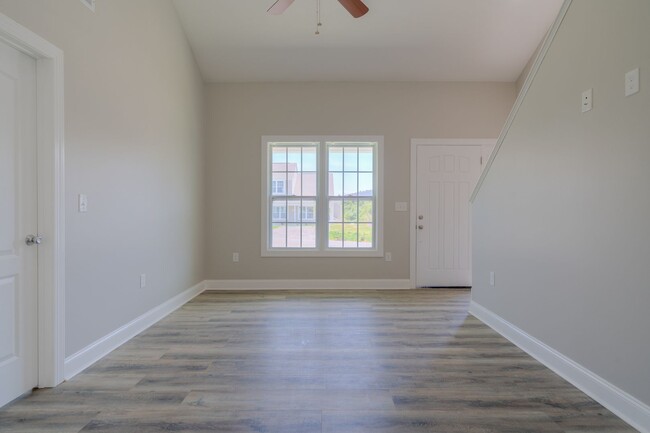 Photo - 495 Pin Oak Dr NW