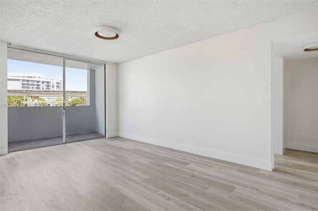 Photo - 1010 NW 11th St Unidad 206