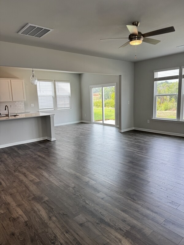 Photo - 142 Gervais Cir