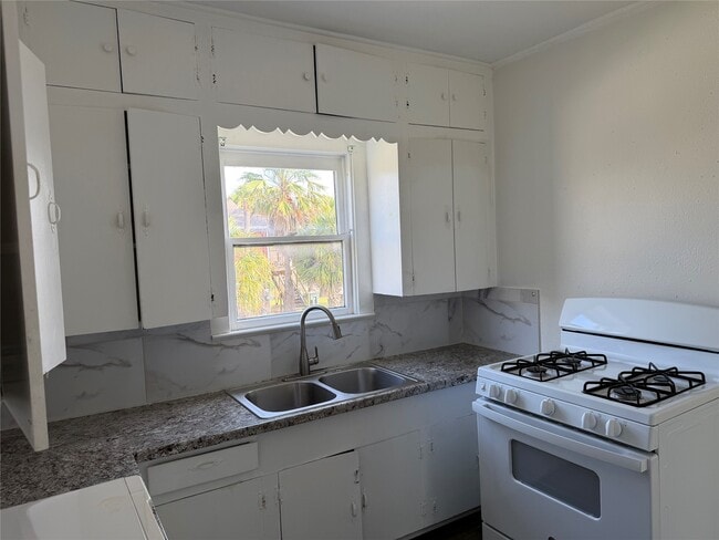 Photo - 2303 Victory Ave