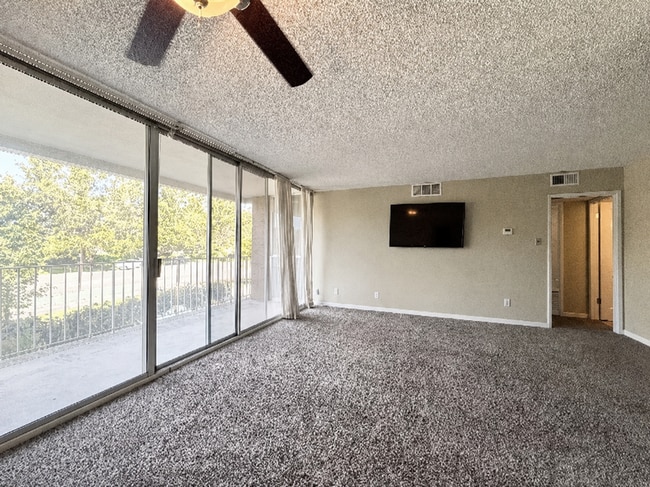 Building Photo - 710 E 200 S