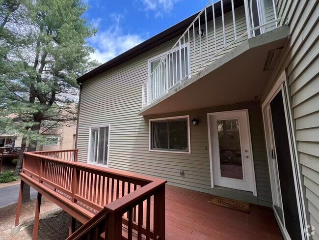 Building Photo - 194 Captain Eames Cir