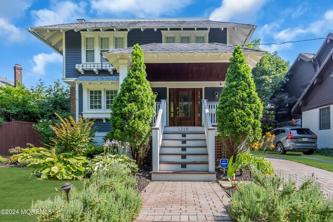 1318 Locust Dr