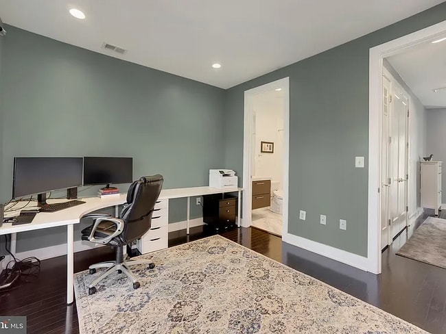 Photo - 1030 Perry St NE