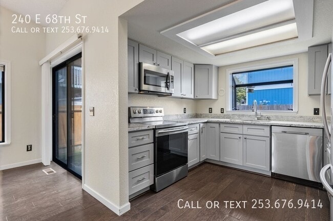Photo - 240 E 68th St