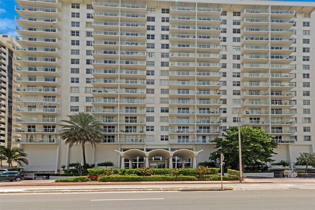 Building Photo - 5701 Collins Ave Unit 511