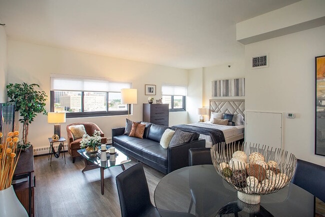 The Metro features Large Alcove Studios