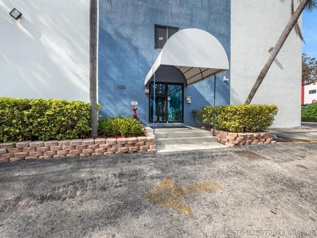 Photo - 105 S Riverside Dr Unit 102
