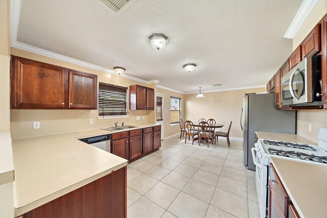 Photo - 6503 Holly Cove Ln