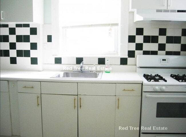 12 Verndale St Unit 6-beds 3-bathU1