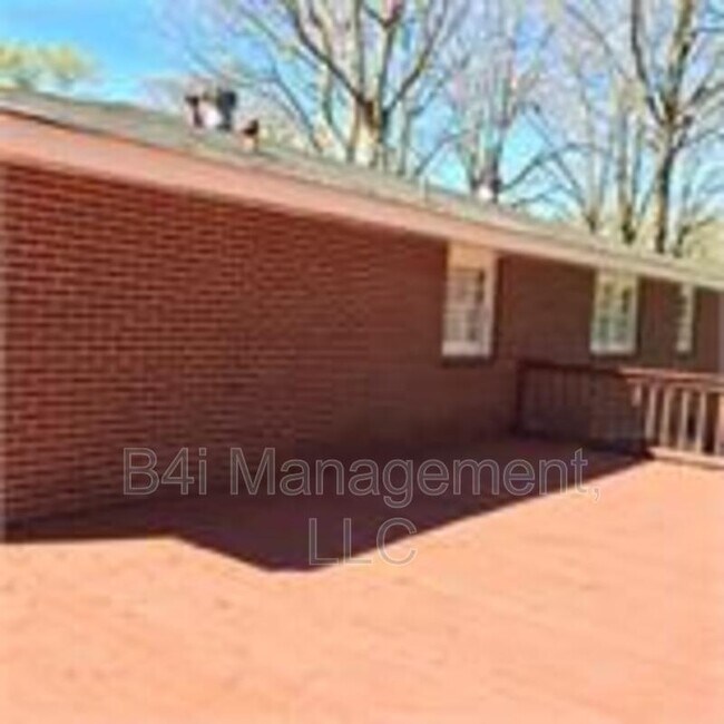 Photo - 416 Elliott Dr NW