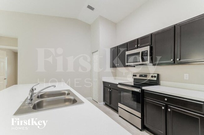 Photo - 150 Breakwater St SE