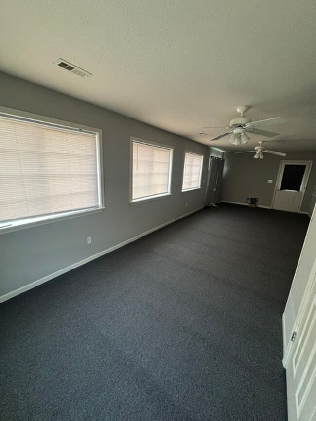 Photo - 1309 W London Dr