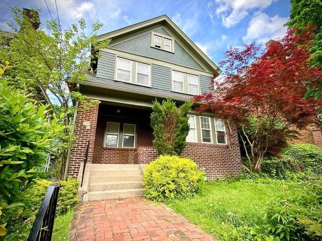 Building Photo - 1215 S Negley Ave Unit 1215 S.Negley House