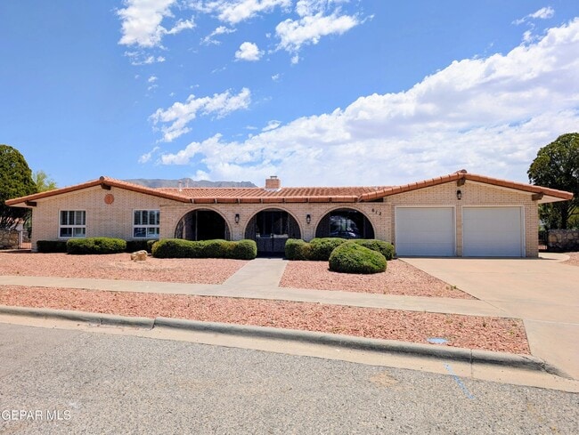 Building Photo - 612 Somerset Dr