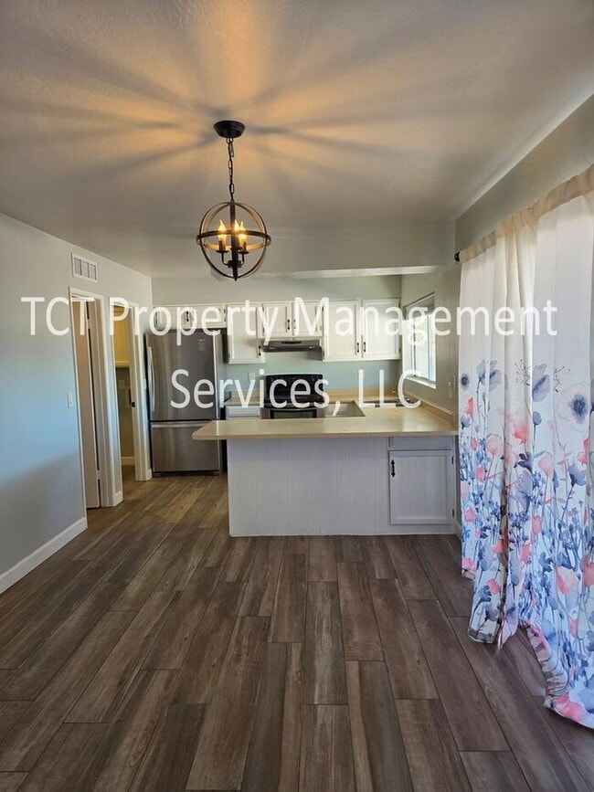 Nice corner Home in Tempe