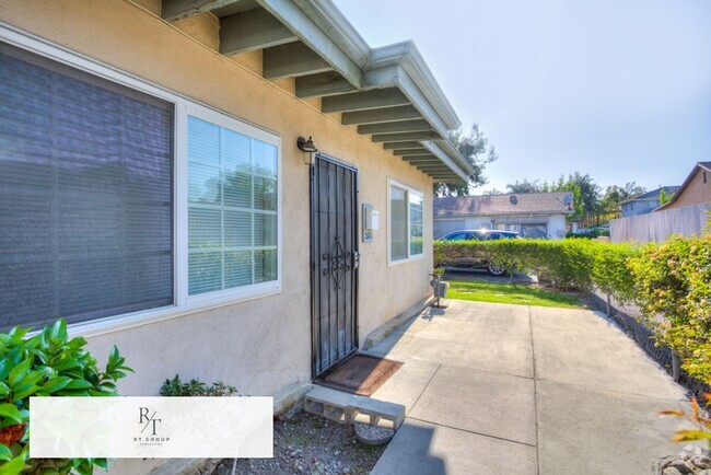 Building Photo - Charming Azusa 2 Bedroom 1 Bathroom Apartm... Rental