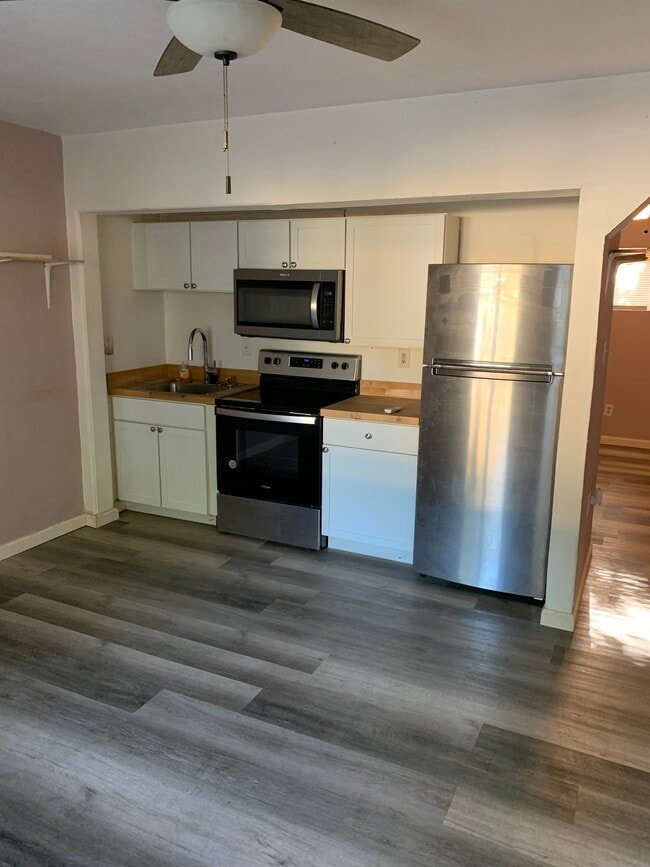 Photo - 240 Hollywood Blvd SE Unidad E