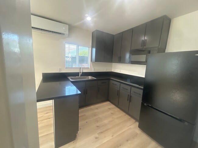 New counter and ,cabinets - 8901 Firestone Plz Unidad A