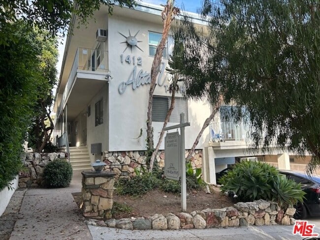 Building Photo - 1412 Barry Ave Unit 5 Rental