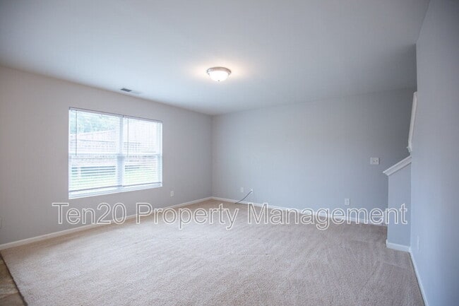 Photo - 316 Irish Ln